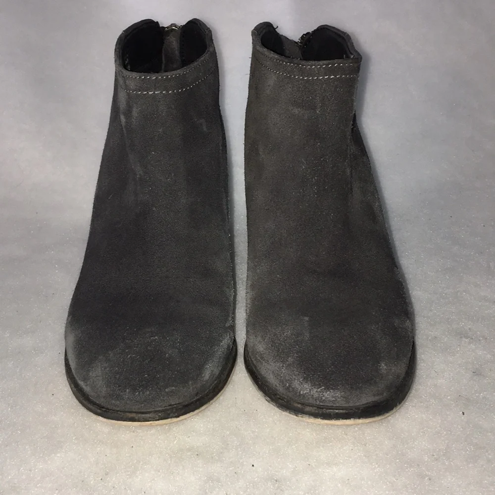 ❤️CHARLES‎ DAVID YASMIN SUEDE ANKLE BOOT ~ 6.5